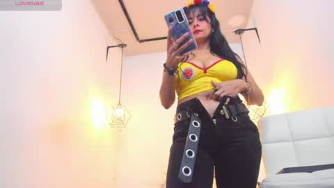 Snapshot of margot1__ chatting on 06/18/26, 01:39 Georgia online show from 06/18/26, 01:39