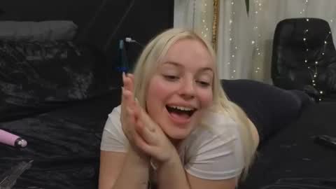 Snapshot of margot_robbie7 chatting on 01/02/25, 04:30 margot_robbie7 online show from 01/02/25, 04:30