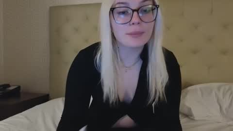 Snapshot of margot_robbie7 chatting on 01/17/25, 05:00 margot_robbie7 online show from 01/17/25, 05:00