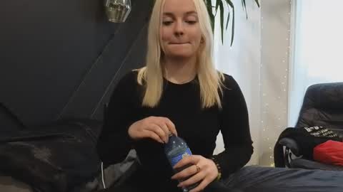 Snapshot of margot_robbie7 chatting on 03/06/25, 08:59 margot_robbie7 online show from 03/06/25, 08:59