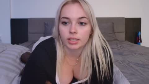 Snapshot of margot_robbie7 chatting on 09/16/25, 12:44 margot_robbie7 online show from 09/16/25, 12:44