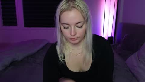 Snapshot of margot_robbie7 chatting on 10/13/25, 10:43 margot_robbie7 online show from 10/13/25, 10:43