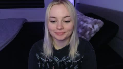 Snapshot of margot_robbie7 chatting on 03/27/26, 01:22 margot_robbie7 online show from 03/27/26, 01:22