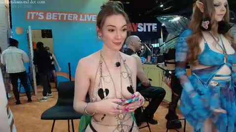 Snapshot of margotdiamond chatting on 04/11/26, 06:12 online show from 04/11/26, 06:12