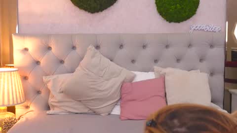 Snapshot of margothill chatting on 10/12/25, 01:32 margothill online show from 10/12/25, 01:32