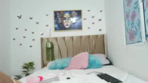 Snapshot of mari_curls chatting on 09/22/25, 03:41 mari_curls online show from 09/22/25, 03:41