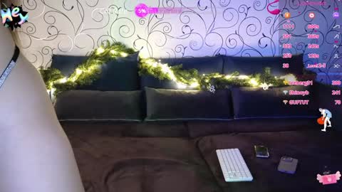 Snapshot of mari_pussik chatting on 12/20/24, 11:58 MARI online show from 12/20/24, 11:58