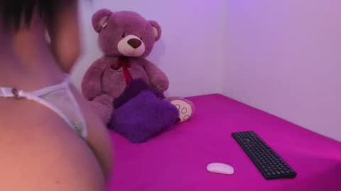 alejita  independent online show from 09/12/25, 04:29