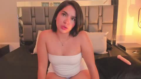 Snapshot of maria_camila00 chatting on 04/24/26, 09:28 Maria online show from 04/24/26, 09:28