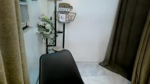 Snapshot of maria_laboxxx chatting on 09/14/25, 12:43 Marga online show from 09/14/25, 12:43