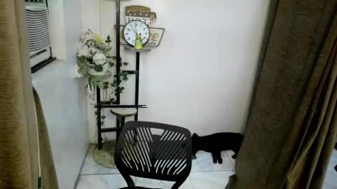 Snapshot of maria_laboxxx chatting on 10/08/25, 01:47 Marga online show from 10/08/25, 01:47