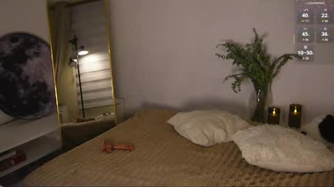 Snapshot of maria_petit chatting on 04/28/26, 12:42 M. online show from 04/28/26, 12:42
