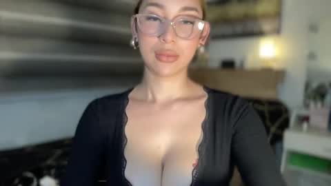 Sopia Nicart online show from 02/24/25, 11:43