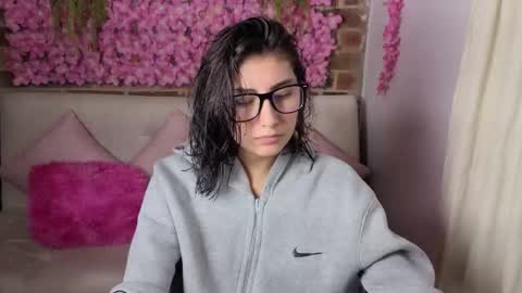 Snapshot of mariagh_ chatting on 03/18/26, 07:17 Maria online show from 03/18/26, 07:17