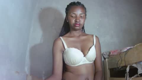 Snapshot of mariah586 chatting on 09/17/25, 03:14 Maria online show from 09/17/25, 03:14