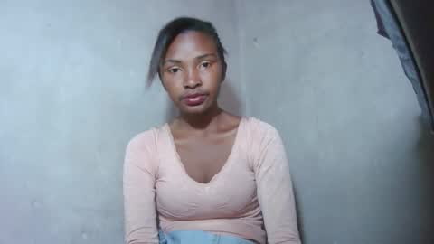 Snapshot of mariah586 chatting on 10/21/25, 01:23 Maria online show from 10/21/25, 01:23