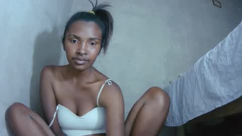 Snapshot of mariah586 chatting on 10/24/25, 05:31 Maria online show from 10/24/25, 05:31