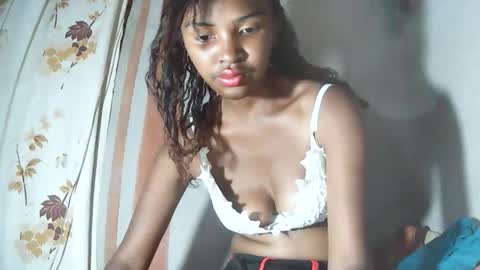 Snapshot of mariah586 chatting on 11/18/25, 01:59 Maria online show from 11/18/25, 01:59