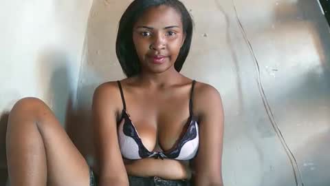 Snapshot of mariah586 chatting on 12/22/25, 05:26 Maria online show from 12/22/25, 05:26