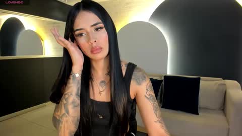 MARIA HERRERA  online show from 11/19/25, 08:31