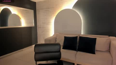 MARIA HERRERA  online show from 11/21/25, 09:35