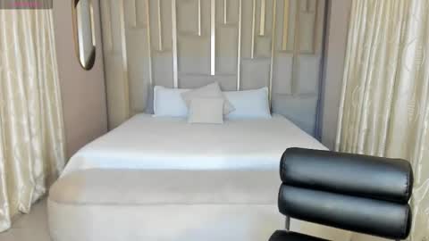 MARIA HERRERA  online show from 12/15/25, 07:29