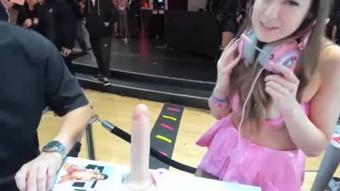 Snapshot of mariahpinkkitty chatting on 01/18/25, 01:08 Pinkkitty online show from 01/18/25, 01:08