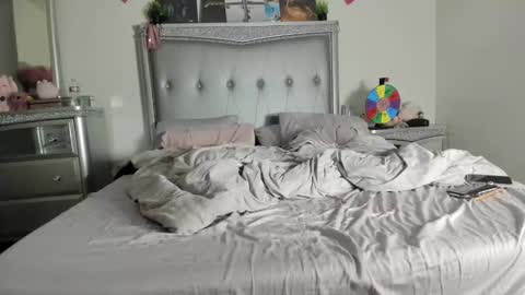 Snapshot of mariahpinkkitty chatting on 02/12/25, 01:30 Pinkkitty online show from 02/12/25, 01:30