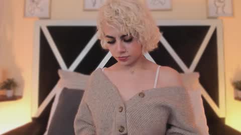 Marian online show from 12/05/25, 02:42