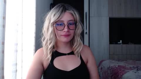 Mariana online show from 09/30/25, 06:35