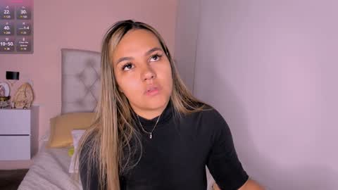 Snapshot of mariana__roe chatting on 12/06/24, 03:41 Mariana Roe online show from 12/06/24, 03:41