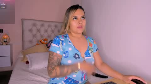 Snapshot of mariana__roe chatting on 01/04/25, 12:37 Mariana Roe online show from 01/04/25, 12:37