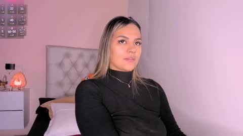 Snapshot of mariana__roe chatting on 02/19/25, 02:55 Mariana Roe online show from 02/19/25, 02:55