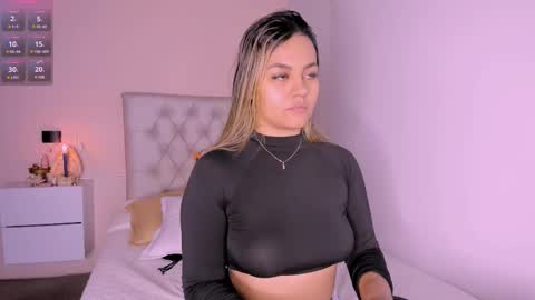 Snapshot of mariana__roe chatting on 02/26/25, 03:32 Mariana Roe online show from 02/26/25, 03:32