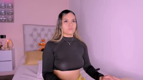 Snapshot of mariana__roe chatting on 03/02/25, 12:11 Mariana Roe online show from 03/02/25, 12:11