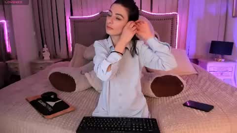 Snapshot of mariana__thompson chatting on 06/20/26, 02:36 mariana__thompson online show from 06/20/26, 02:36