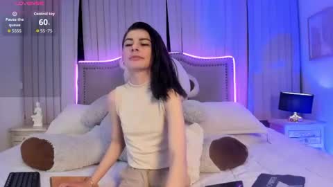 Snapshot of mariana__thompson chatting on 06/27/26, 02:49 mariana__thompson online show from 06/27/26, 02:49