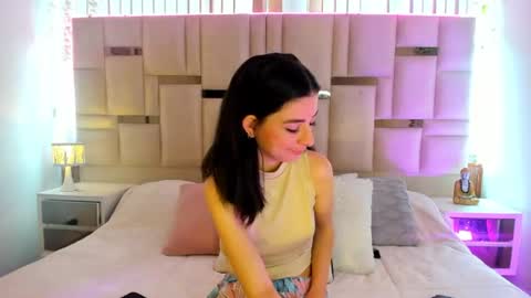 Snapshot of mariana__thompson chatting on 07/26/26, 01:40 mariana__thompson online show from 07/26/26, 01:40
