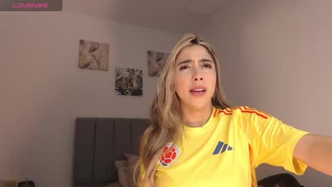 Snapshot of mariana_es chatting on 03/27/26, 04:18 Mariana online show from 03/27/26, 04:18