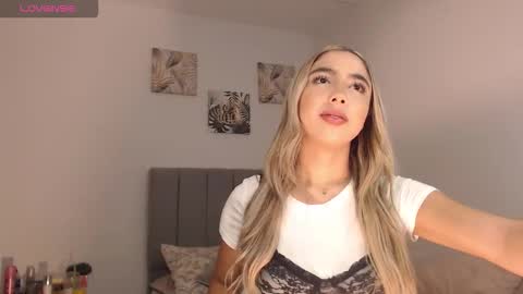 Snapshot of mariana_es chatting on 03/28/26, 11:26 Mariana online show from 03/28/26, 11:26