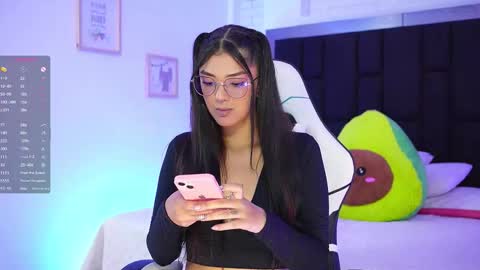 Snapshot of mariana_monroe04 chatting on 11/06/25, 07:04 Mariana online show from 11/06/25, 07:04