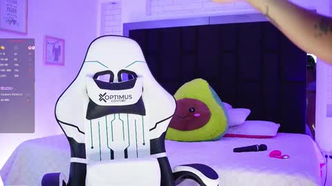 Snapshot of mariana_monroe04 chatting on 11/17/25, 06:57 Mariana online show from 11/17/25, 06:57