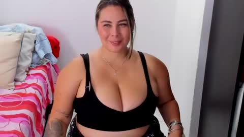Snapshot of mariana_mr chatting on 07/04/26, 09:26 M A R I A N A online show from 07/04/26, 09:26