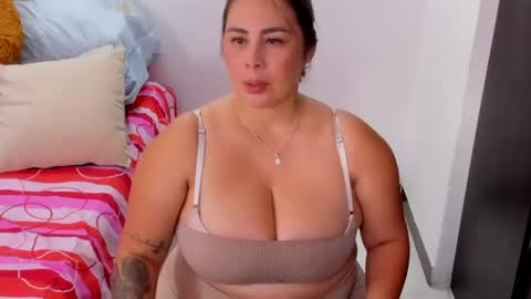 Snapshot of mariana_mr chatting on 07/08/26, 01:15 M A R I A N A online show from 07/08/26, 01:15