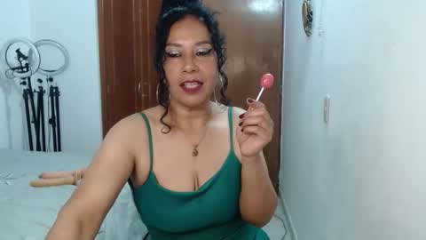 Snapshot of mariana_night chatting on 04/27/26, 04:43 mariana_night online show from 04/27/26, 04:43
