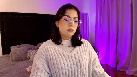 Snapshot of mariana_owen chatting on 05/05/26, 12:02 online show from 05/05/26, 12:02