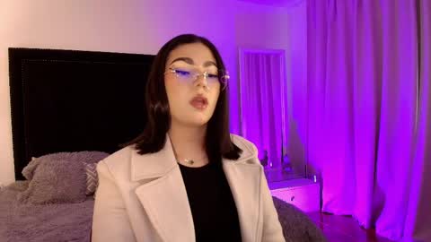 Snapshot of mariana_owen chatting on 05/06/26, 11:59 online show from 05/06/26, 11:59
