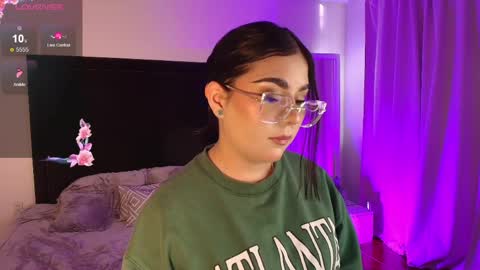 Snapshot of mariana_owen chatting on 05/26/26, 12:01 online show from 05/26/26, 12:01