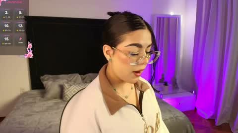 Snapshot of mariana_owen chatting on 06/06/26, 11:48 online show from 06/06/26, 11:48