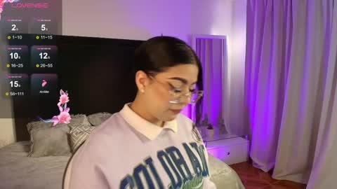 Snapshot of mariana_owen chatting on 06/10/26, 12:04 online show from 06/10/26, 12:04